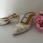 Мереживні бежеві туфлі слінгбеки з бантиком