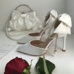 Туфлі з перлами і бантиком