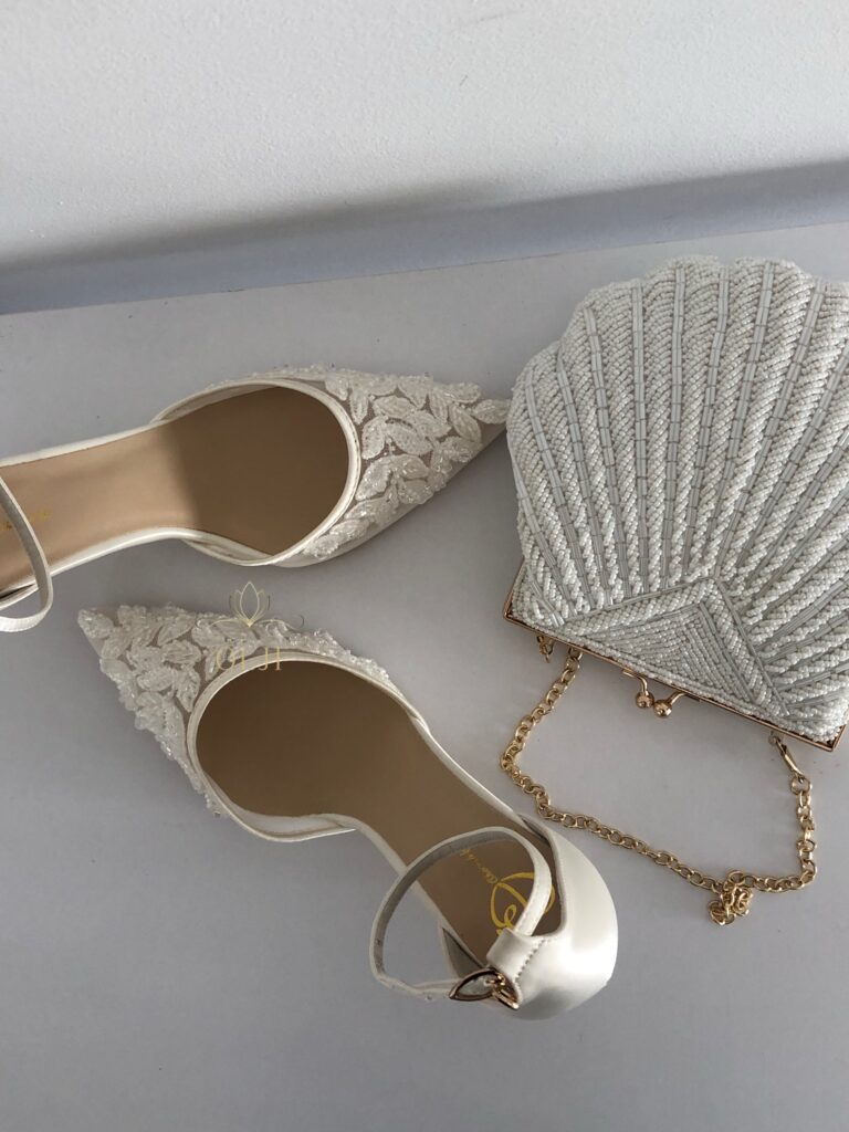 Весільні туфлі з ручною вишивкою