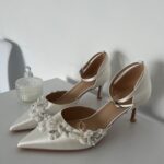Весільні туфлі з вишивкою та ремінцем