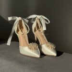 Туфлі 6в1 зі знімними брошками та поясом з перлинами Класичні атласні весільні туфлі