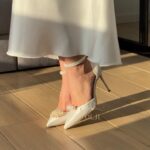 Туфлі 6в1 зі знімними брошками та поясом з перлинами Класичні атласні весільні туфлі