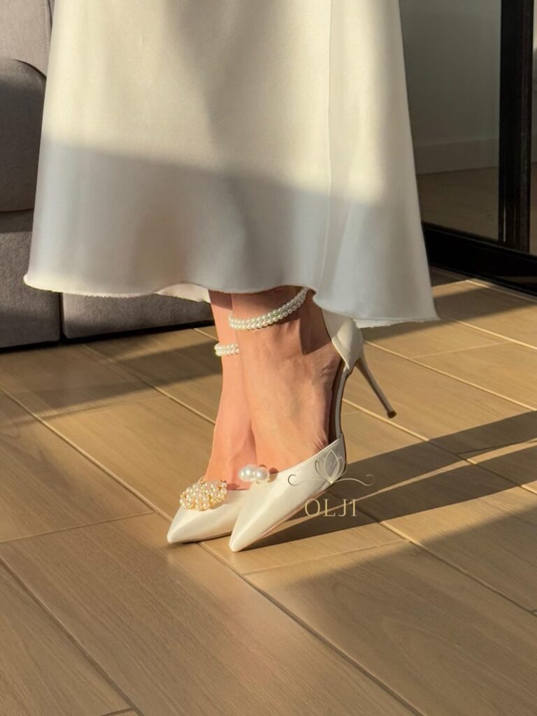 Туфлі 6в1 зі знімними брошками та поясом з перлинами Класичні атласні весільні туфлі
