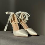 Туфлі 6в1 зі знімними брошками та поясом з перлинами Класичні атласні весільні туфлі