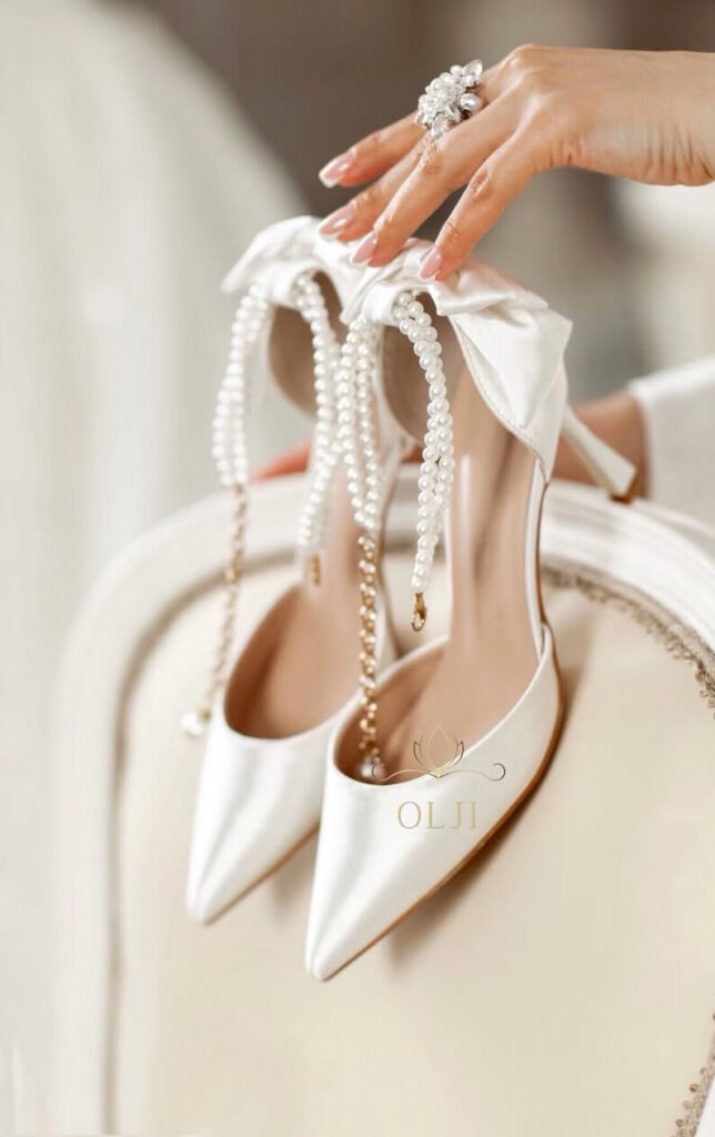 Туфлі з перлами і бантиком
