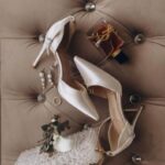 Класичні атласні туфлі з ремінцем