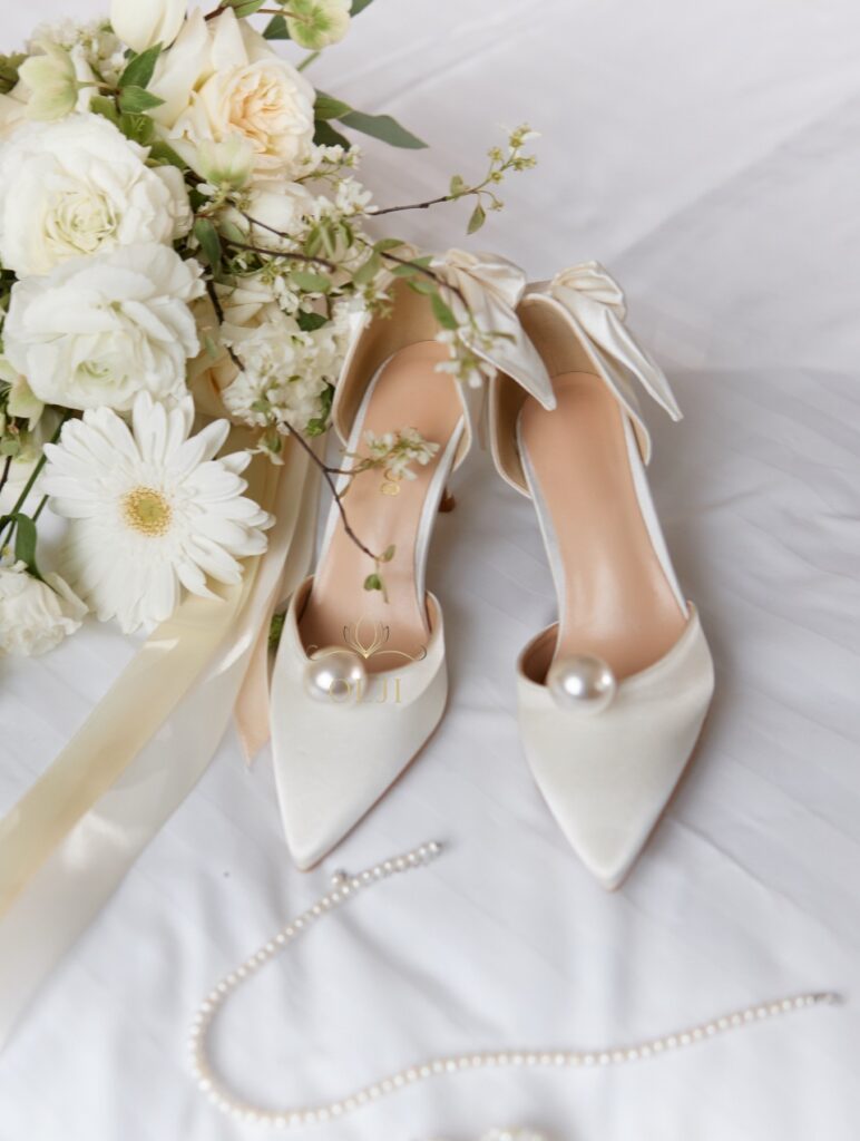 Туфлі 6в1 зі знімними брошками та бантом