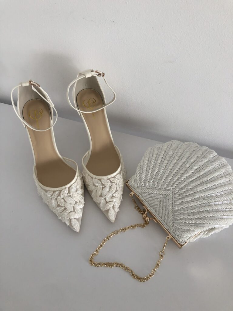 Весільні туфлі з ручною вишивкою