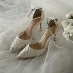 Весільні туфлі з ручною вишивкою