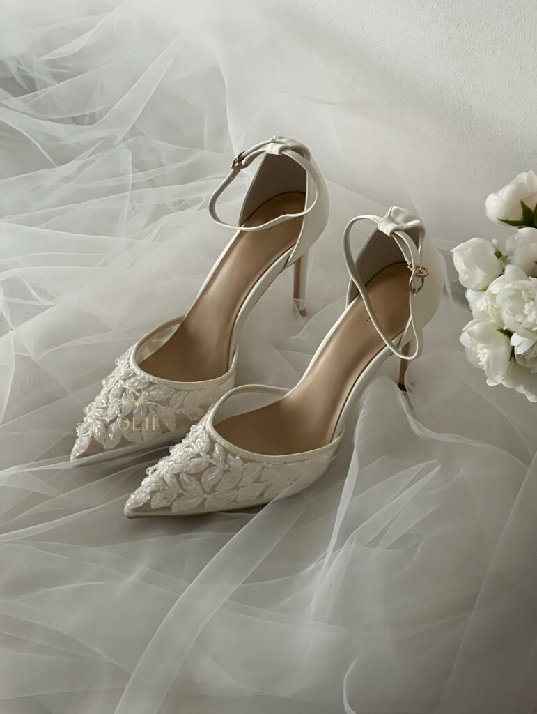 Весільні туфлі з ручною вишивкою