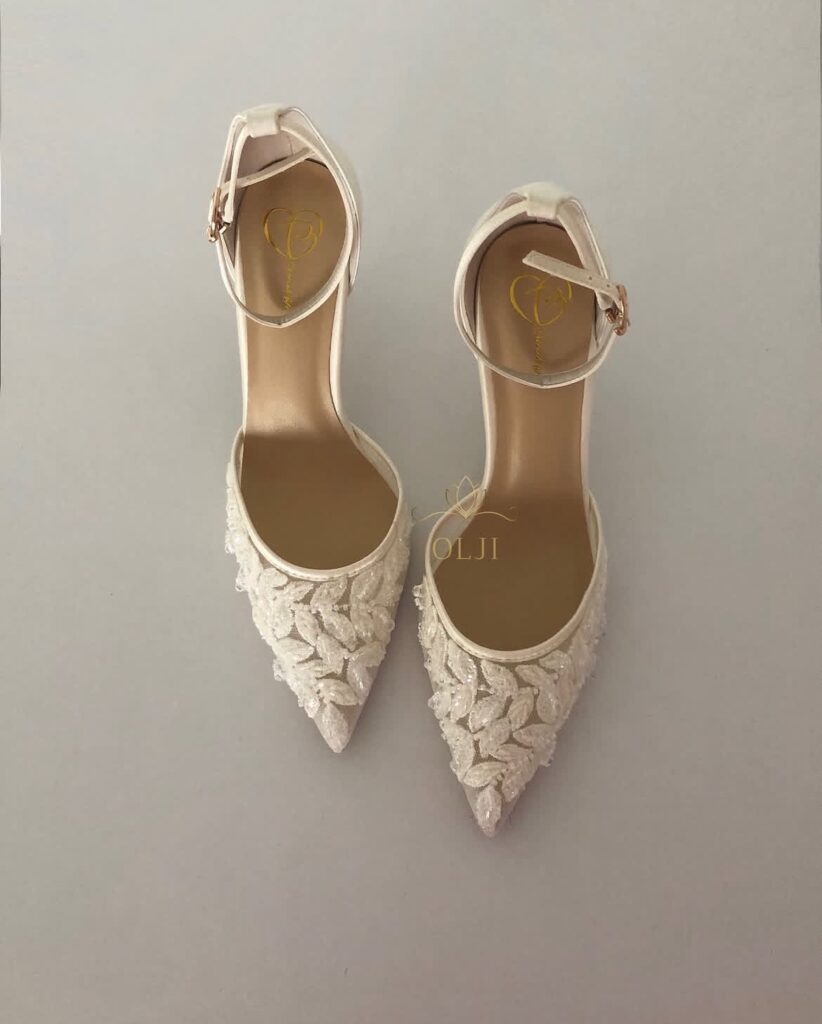 Весільні туфлі з ручною вишивкою