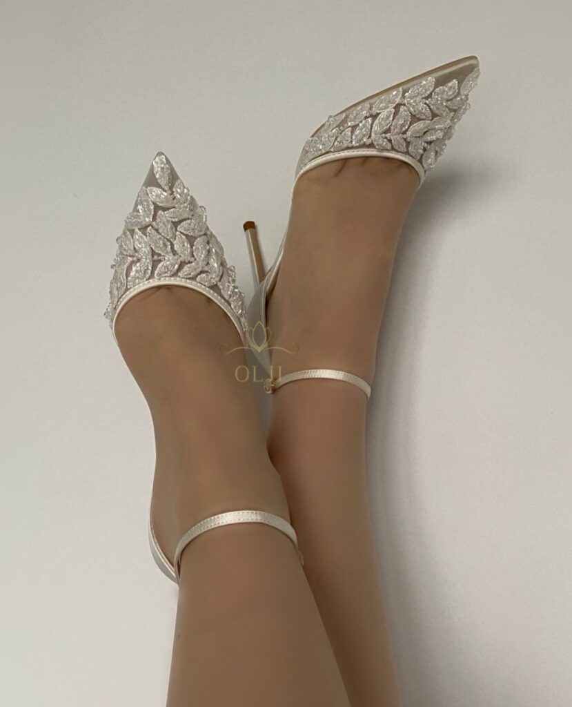 Весільні туфлі з ручною вишивкою