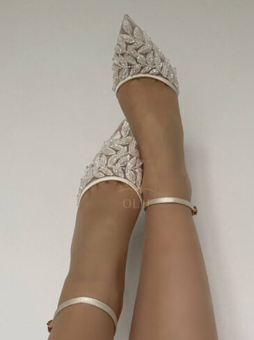 Весільні туфлі з ручною вишивкою