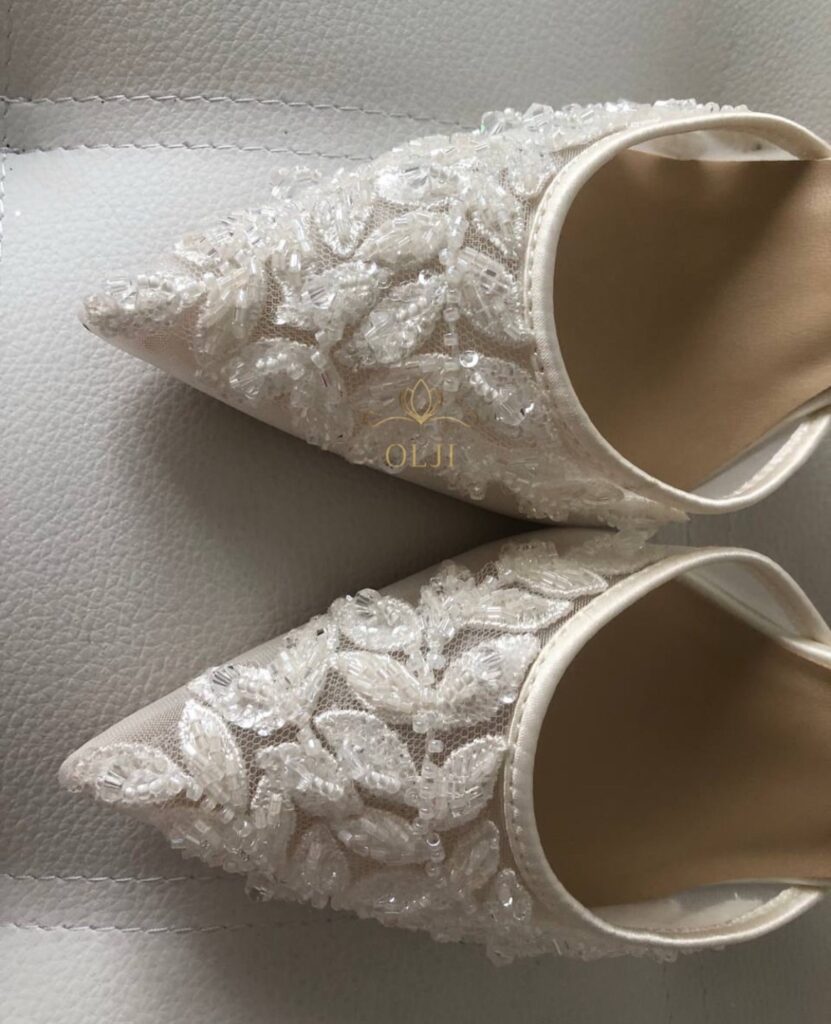 Весільні туфлі з ручною вишивкою