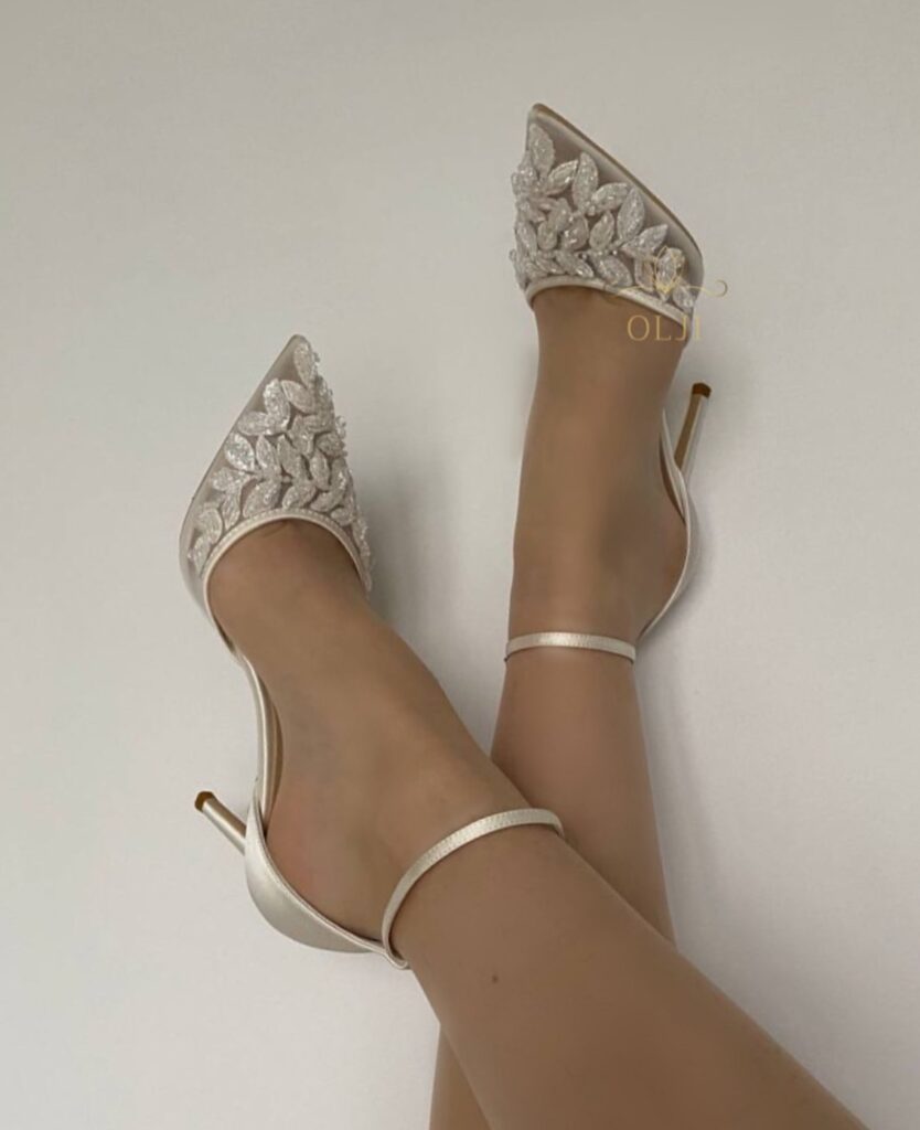 Весільні туфлі з ручною вишивкою