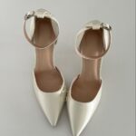 Класичні атласні туфлі з ремінцем