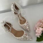 Прозорі туфлі з перлами та стрічками, оздоблені паєтками