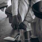 Шкіряні туфлі зі стрічками та класичним ремінцем на широкому підборі