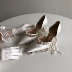 Весільні атласні туфлі з перлами