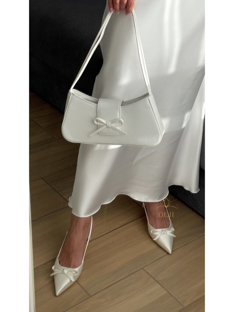 Атласні туфлі з бантиком