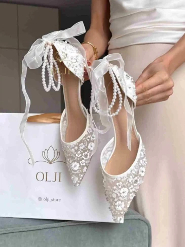 Прозорі туфлі з перлами та стрічками, оздоблені паєтками