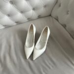 Класичні закриті атласні туфлі