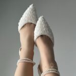 Туфлі з обʼємною вишивкою трояндами та з перлами