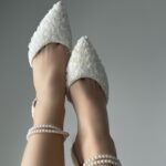 Туфлі з обʼємною вишивкою трояндами та з перлами