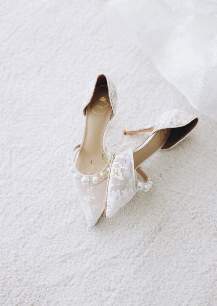 Мереживні туфлі з перлами