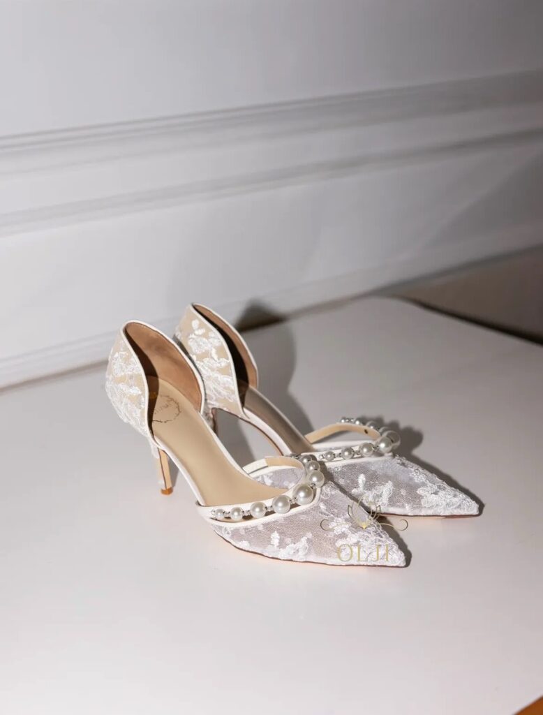 Мереживні туфлі з перлами