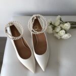 Туфлі закриті атласні з перлами