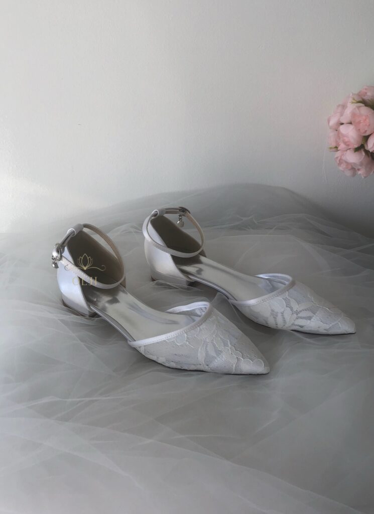 Білі мереживні туфлі на низькому підборі Весільні балетки