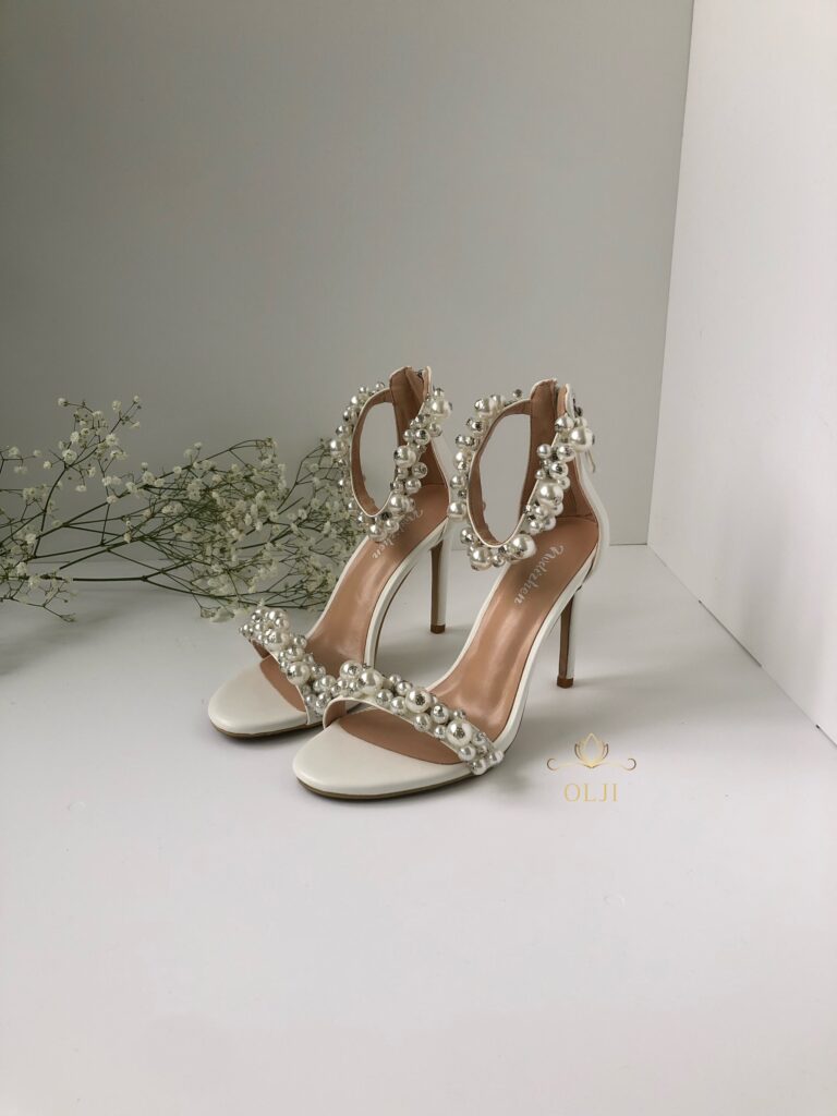 Босоніжки з перлами