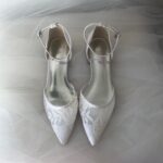 Білі мереживні туфлі на низькому підборі Весільні балетки