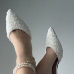 Туфлі з обʼємною вишивкою трояндами та з перлами