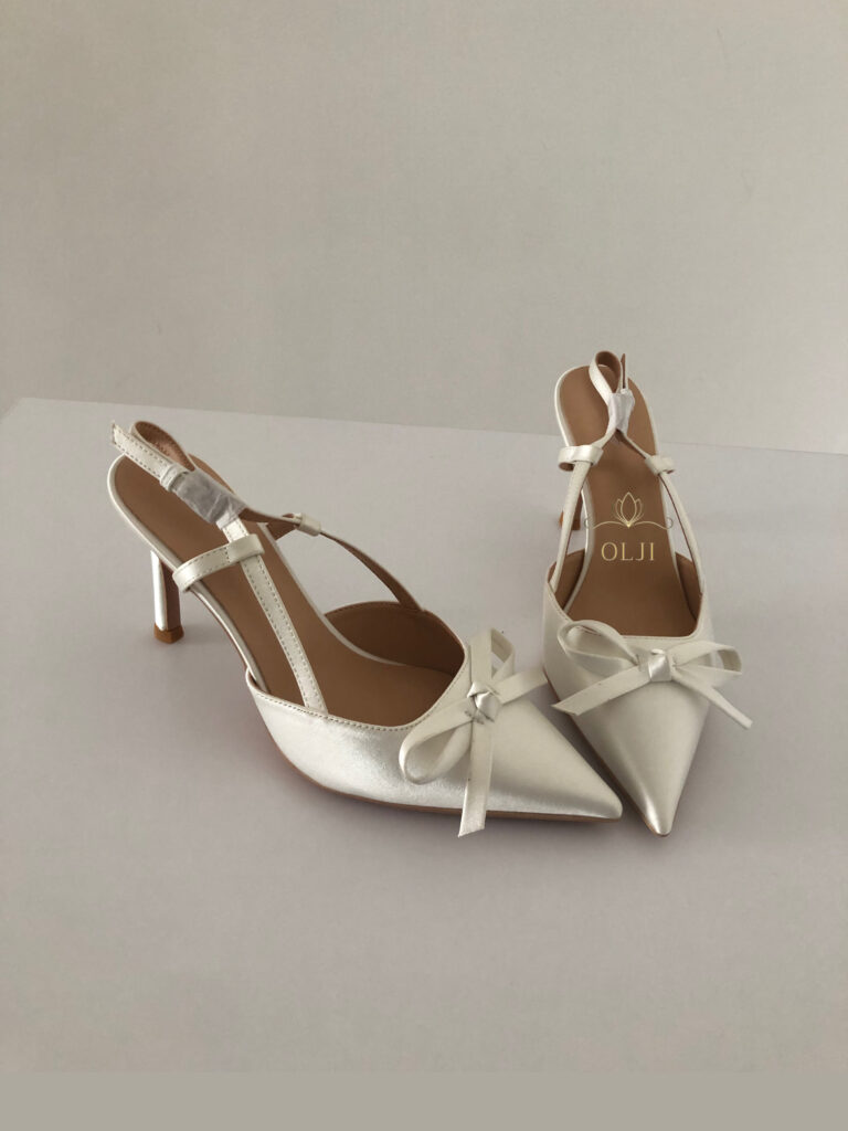 Атласні туфлі з бантиком