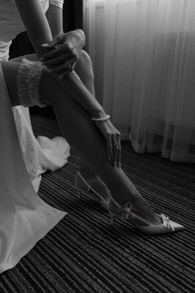 Атласні туфлі з бантиком