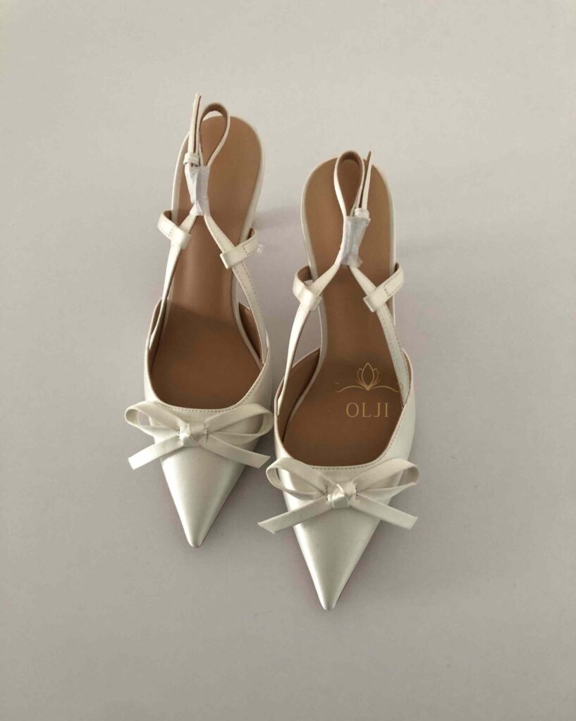 Атласні туфлі з бантиком