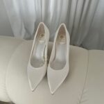 Класичні закриті атласні туфлі