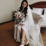 Шкіряні туфлі зі стрічками та класичним ремінцем на широкому підборі