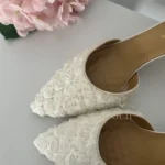 Весільні туфлі з обʼємною вишивкою трояндами OLJI