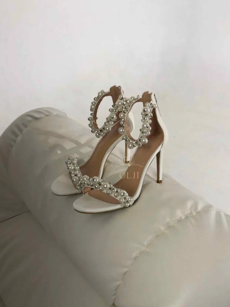 Босоніжки з перлами