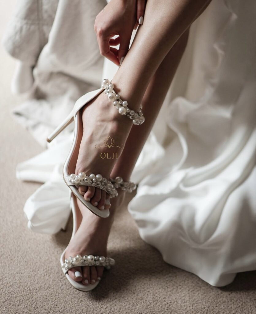 Босоніжки з перлами