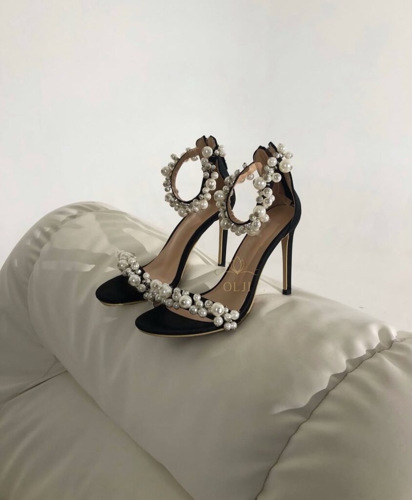 Босоніжки з перлами