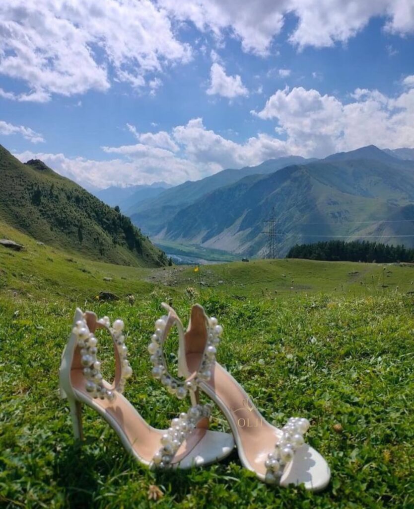 Босоніжки з перлами