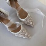 Туфлі з паєтками та прозорими стрічками