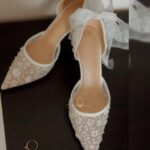 Туфлі з паєтками та прозорими стрічками