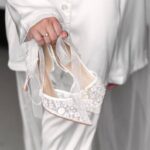 Туфлі з паєтками та прозорими стрічками