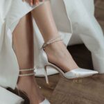 Атласні туфлі з перлами