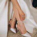 Атласні туфлі з перлами